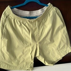 Lululemon Men’s Bowline Short in Dew Green Size Large